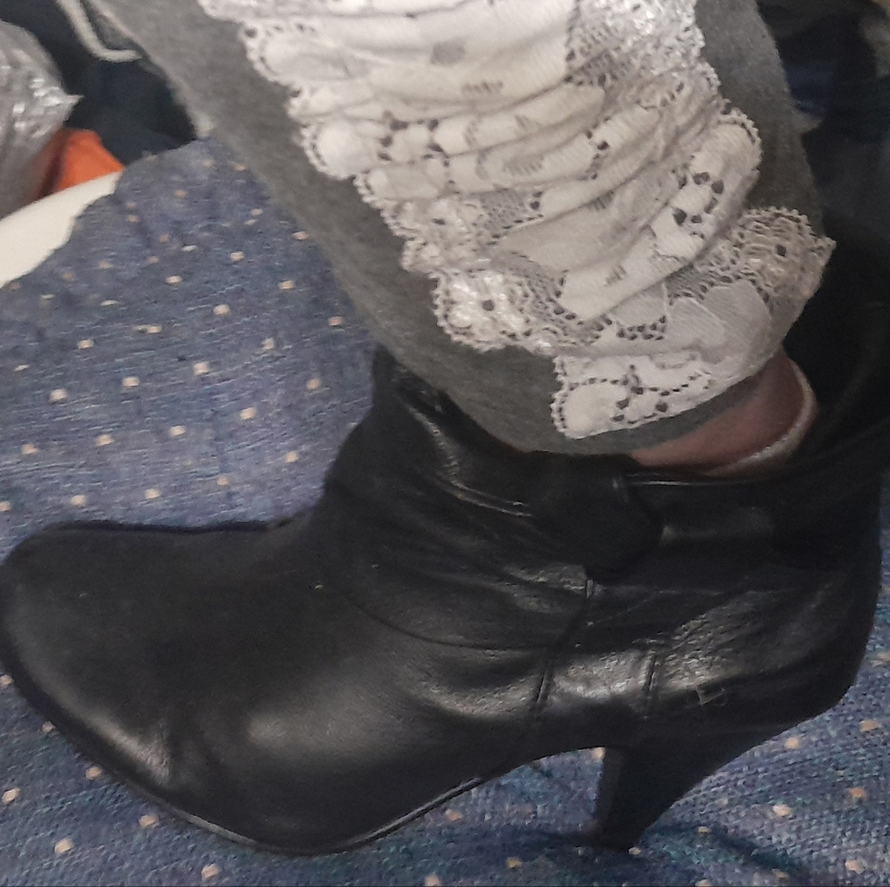 - - Steve madden slouch boot euc!